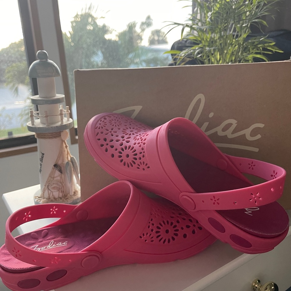ZODIAC Swivel Strap Clogs Floral Flamingo - Picture 7 of 8